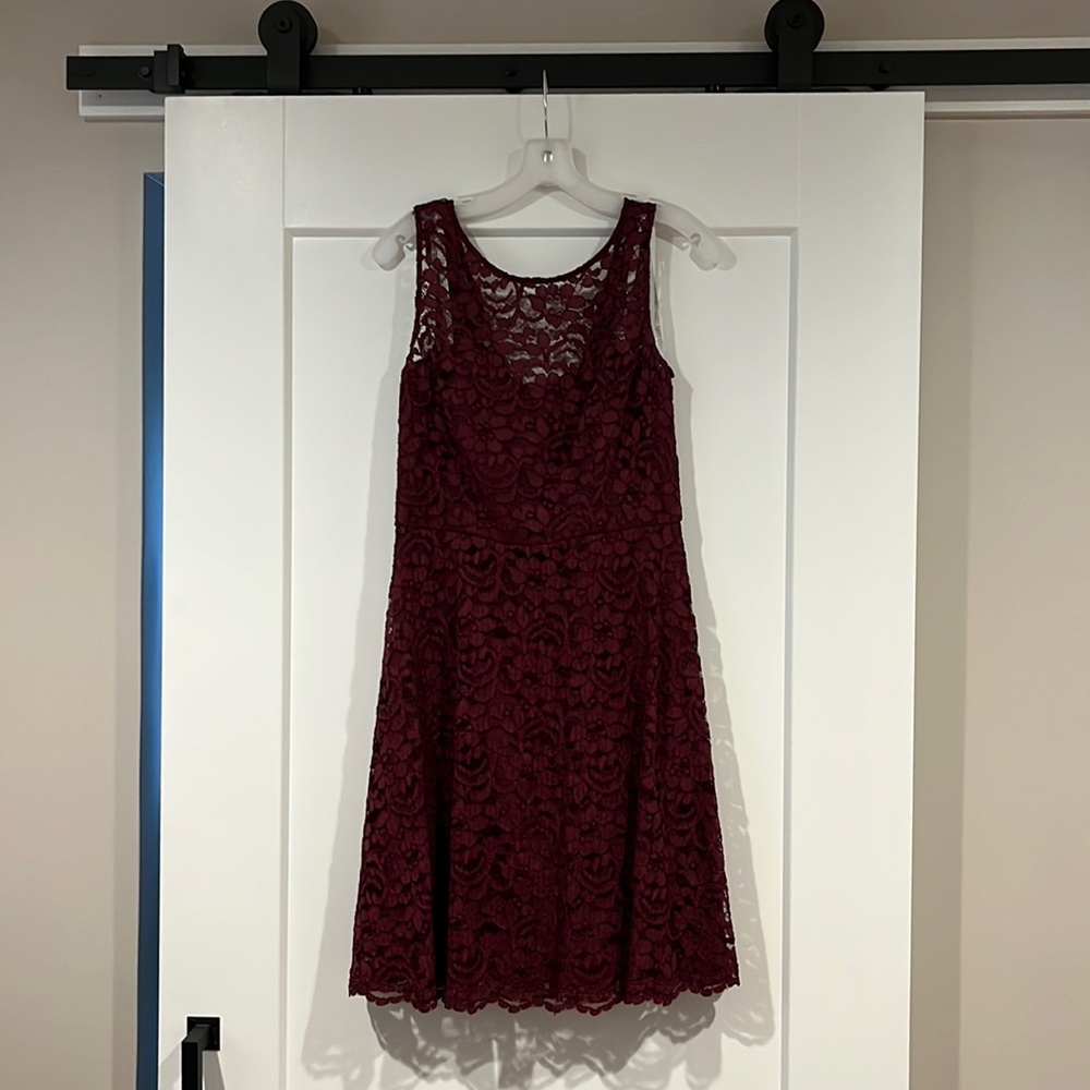 David’s Bridal Knee Length Lace Dress Size 8 in Wine